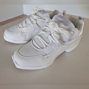 Capezio white dance sneaker womens size 5.5